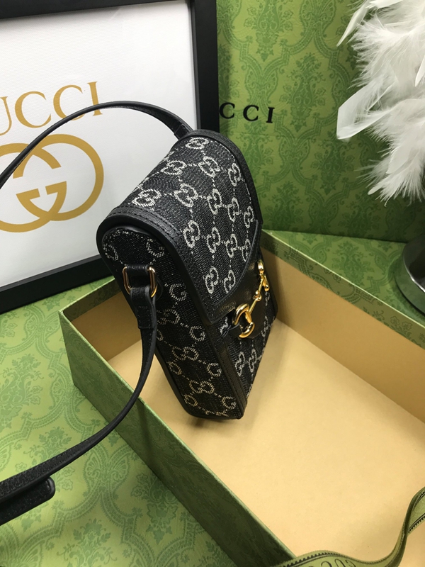 激安グッチバッグコピー背面デザイン